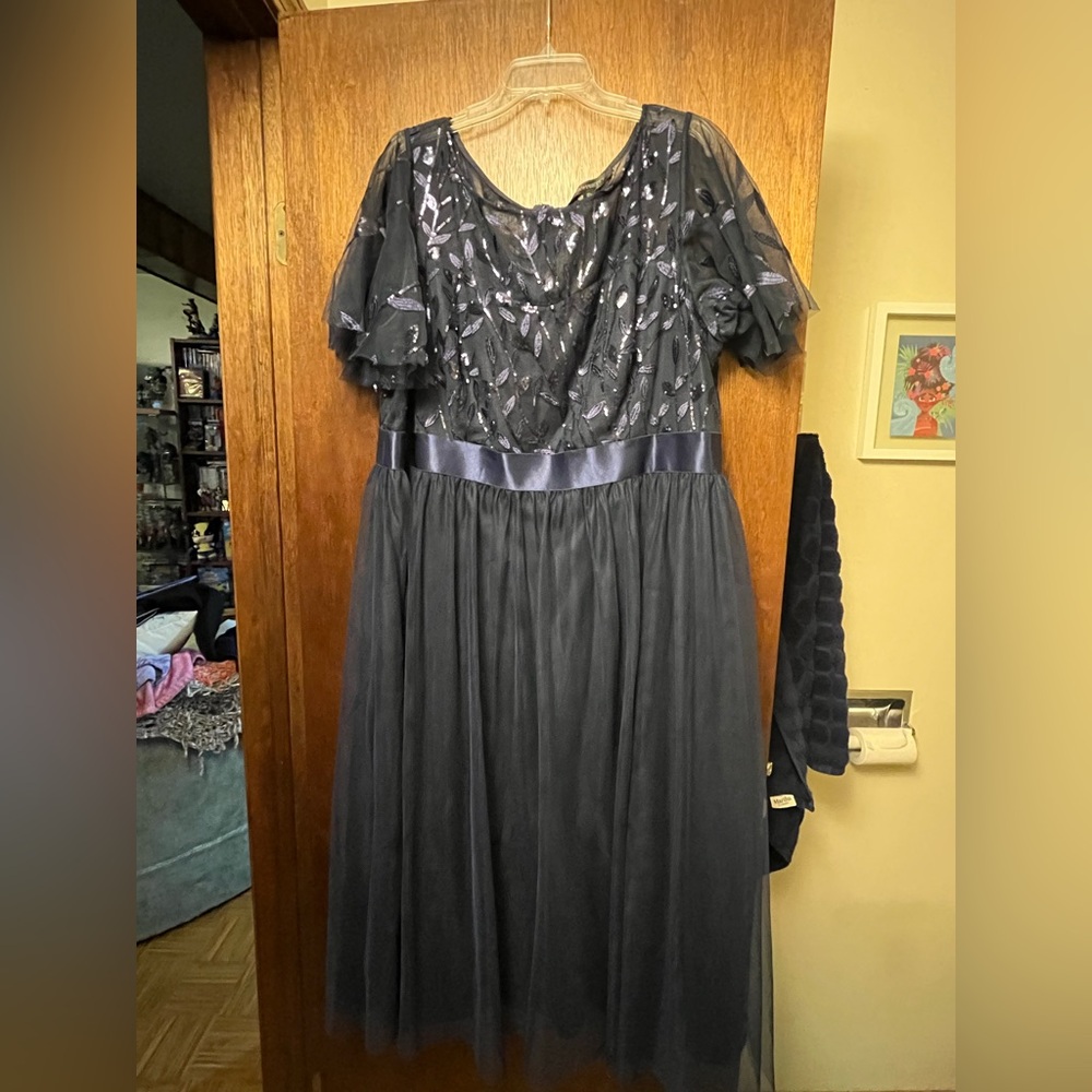 Elegant Navy Blue Evening Dress with Sheer Sleeves